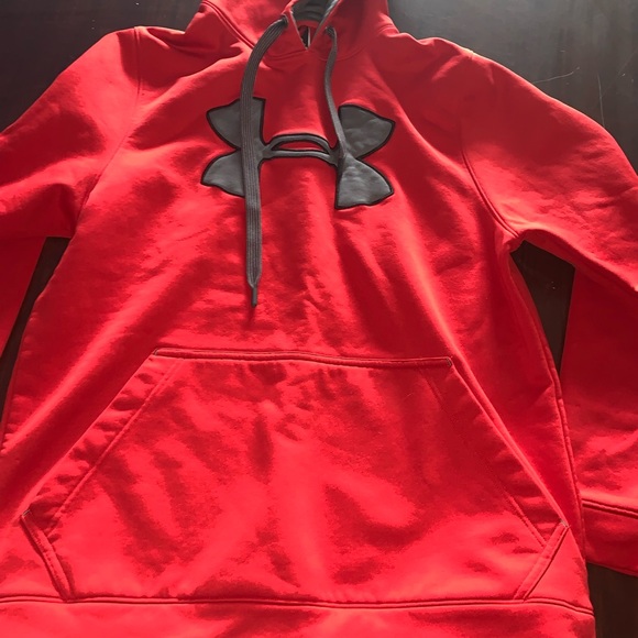 Under Armour Other - Under Armour Sweatshirt❤️